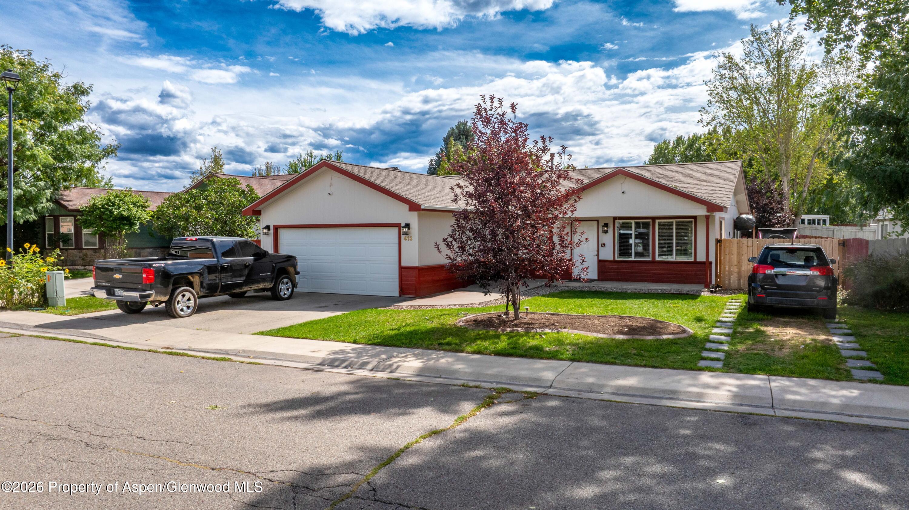 413 W Richards Avenue Property Photo 1