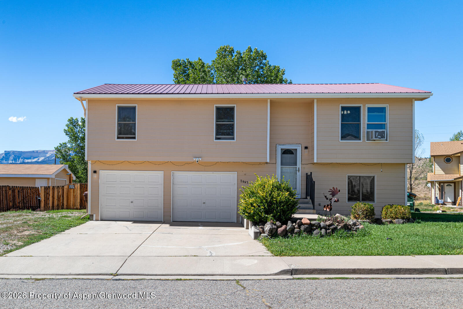 2447 Meadow Circle Property Photo 2