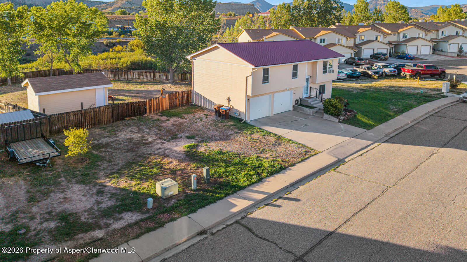 2447 Meadow Circle Property Photo 3