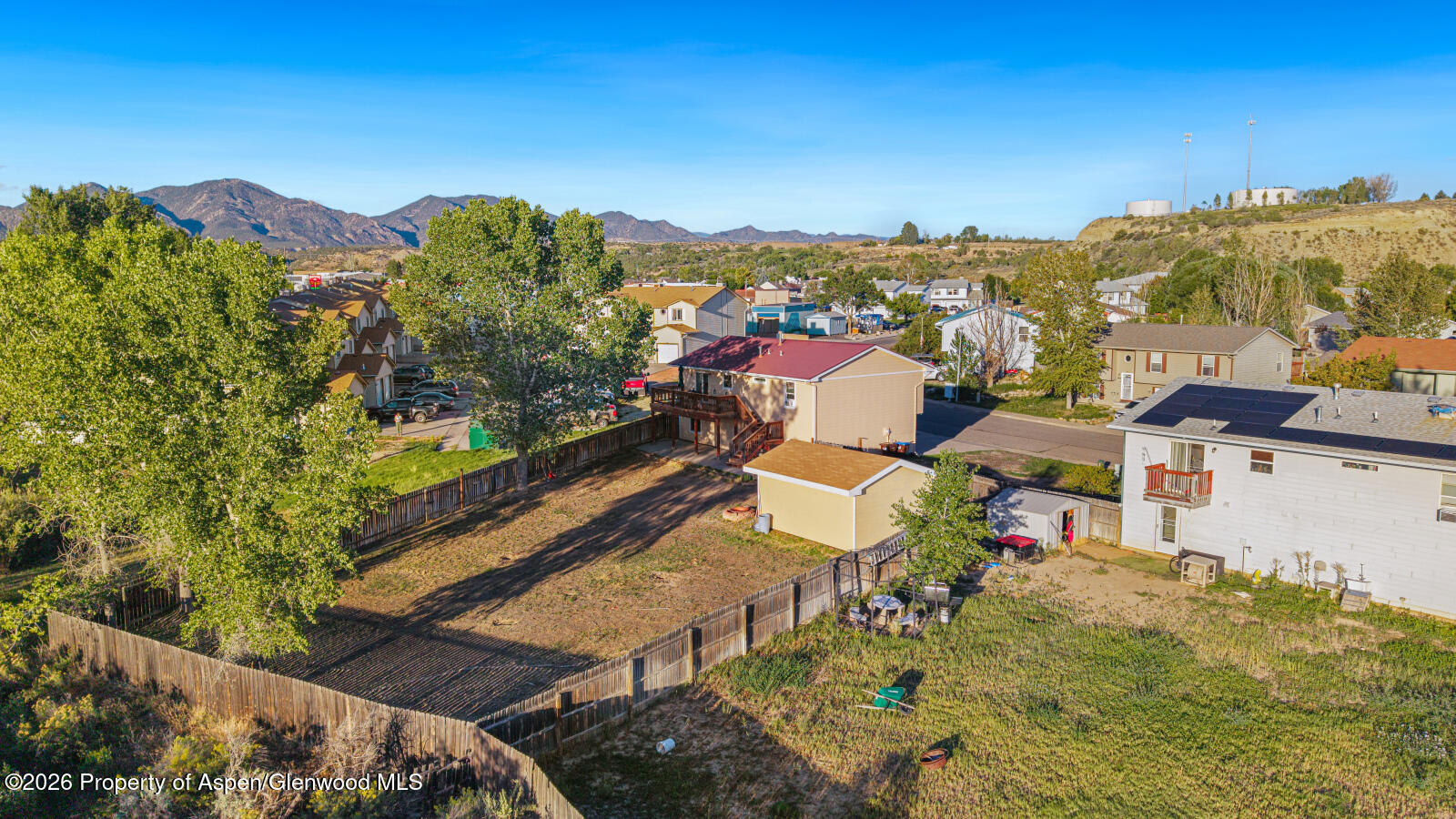 2447 Meadow Circle Property Photo 6