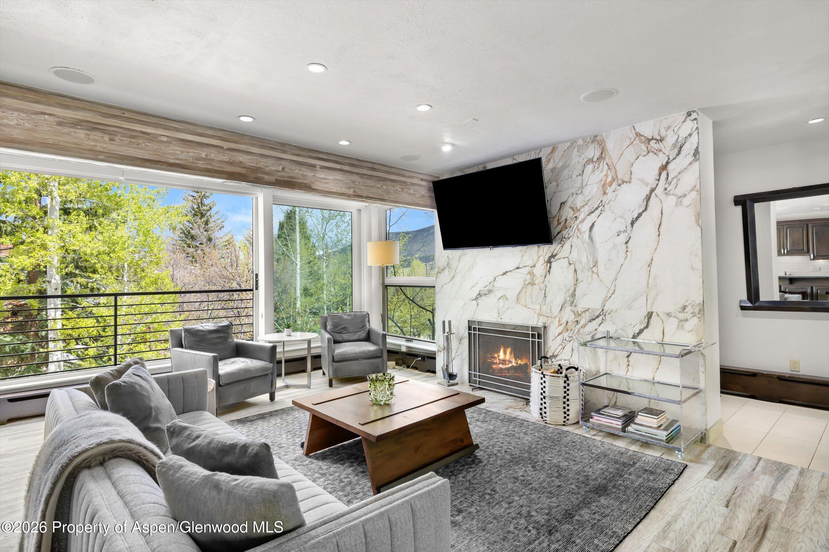 738 S Galena Street 1-c Property Photo 1