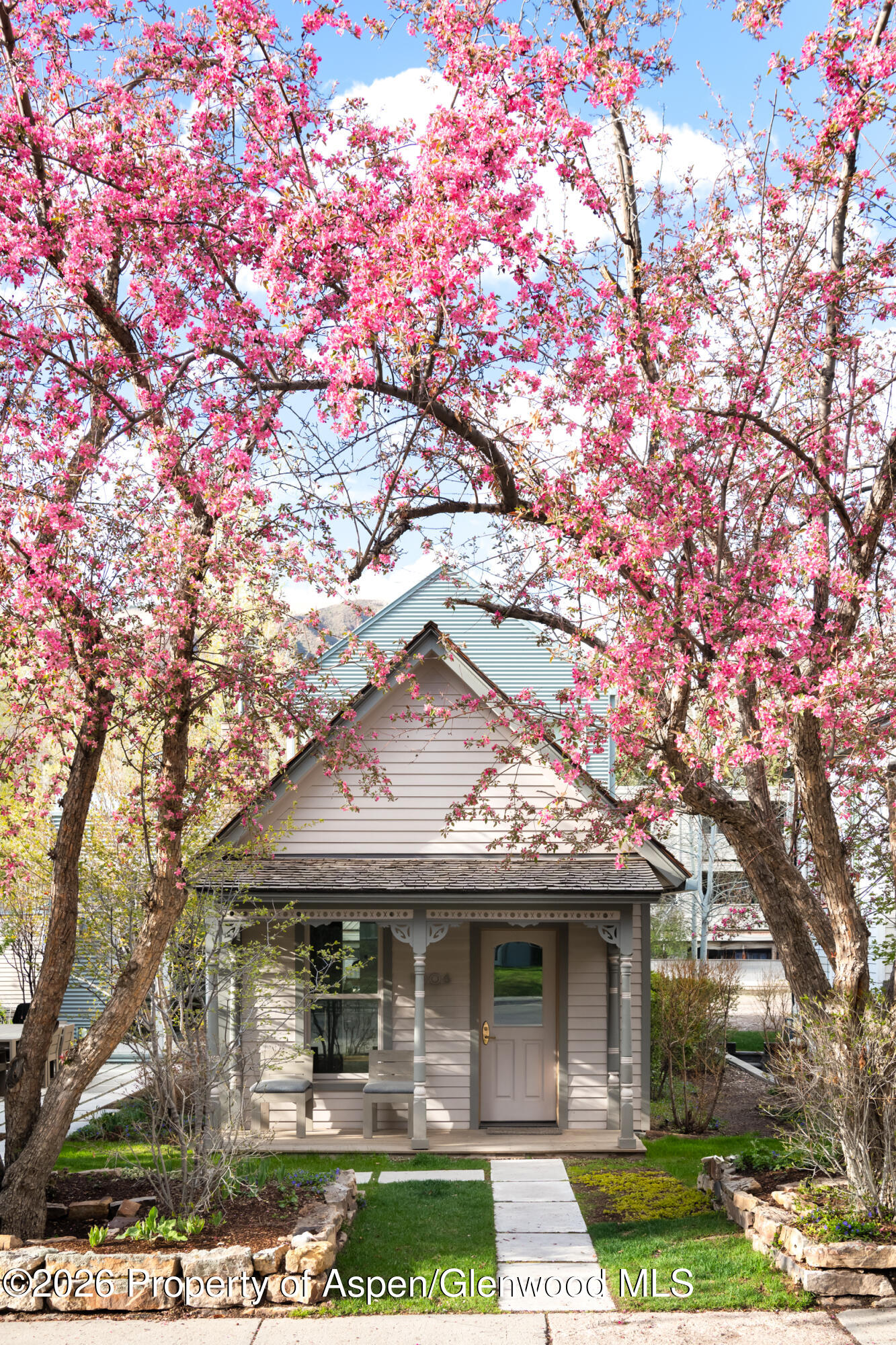 1006 E Cooper Avenue Property Photo 1