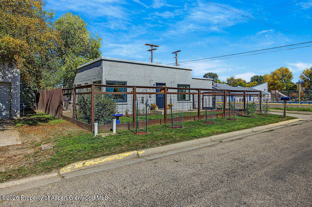 315 E 6th Street Property Photo 2