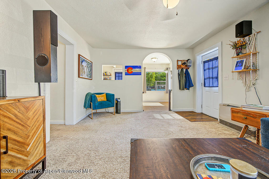 315 E 6th Street Property Photo 4