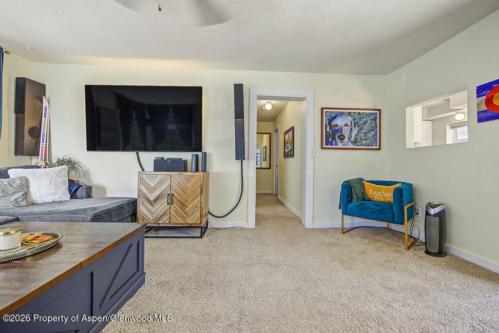 315 E 6th Street Property Photo 6