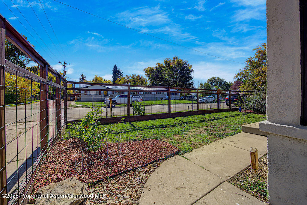 315 E 6th Street Property Photo 48