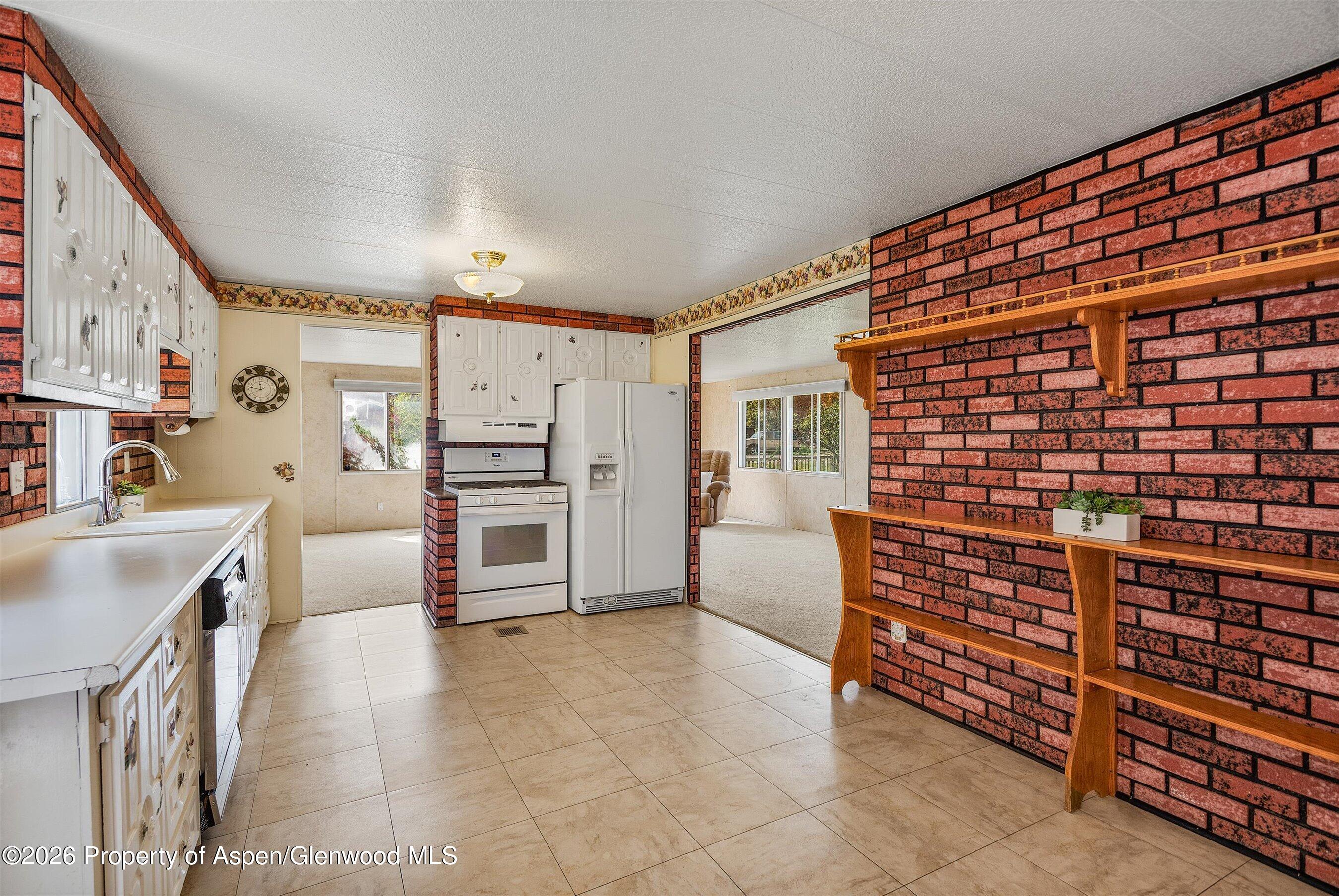 727 Euclid Avenue Property Photo 6