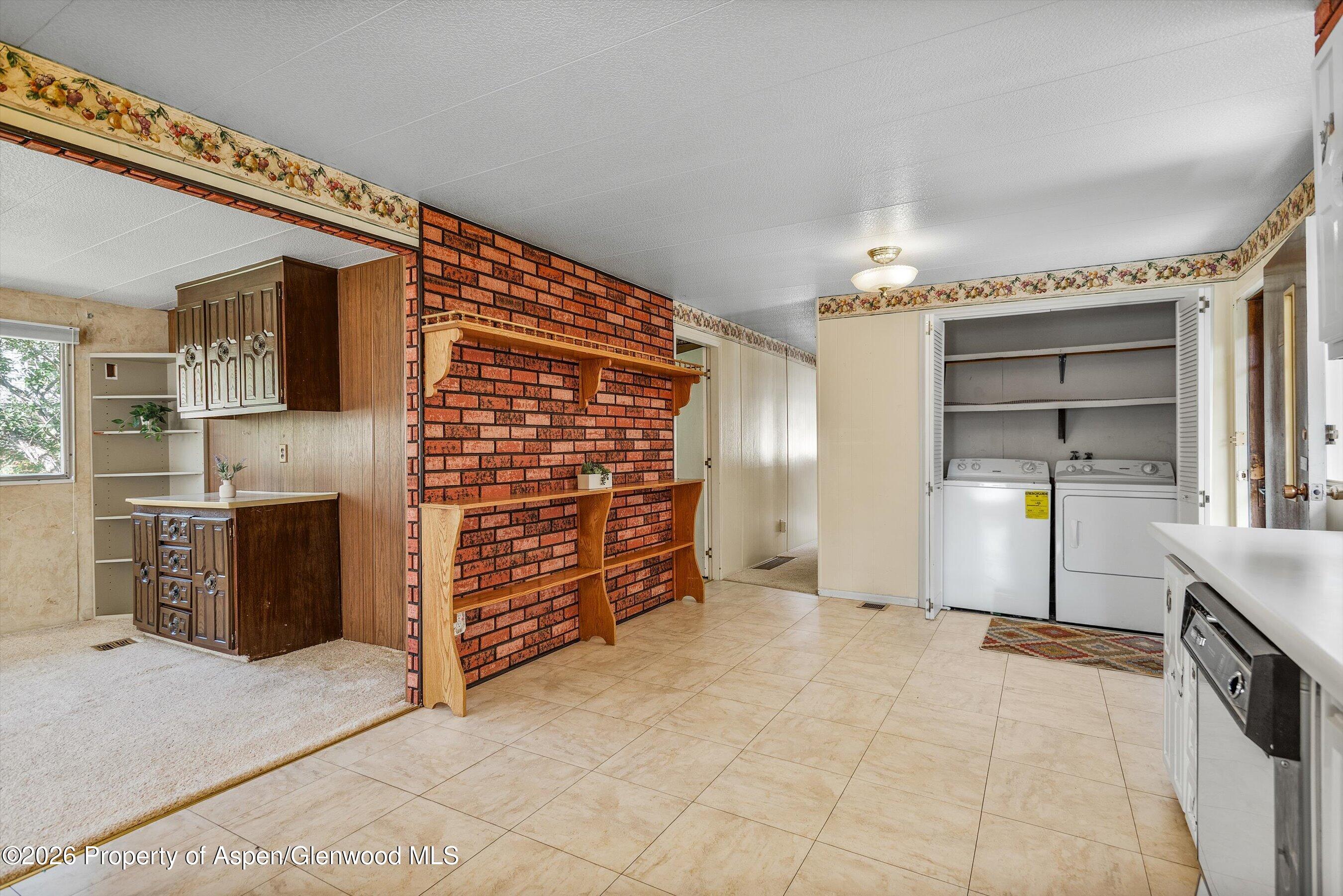 727 Euclid Avenue Property Photo 8