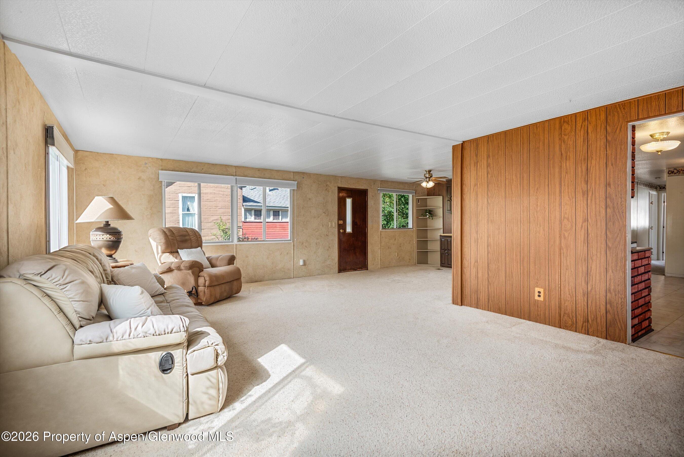 727 Euclid Avenue Property Photo 9