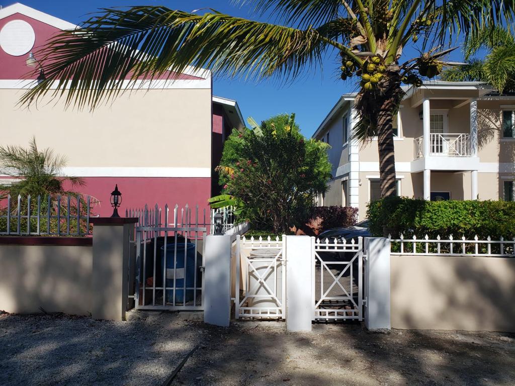 Central Drive Property Photo 19