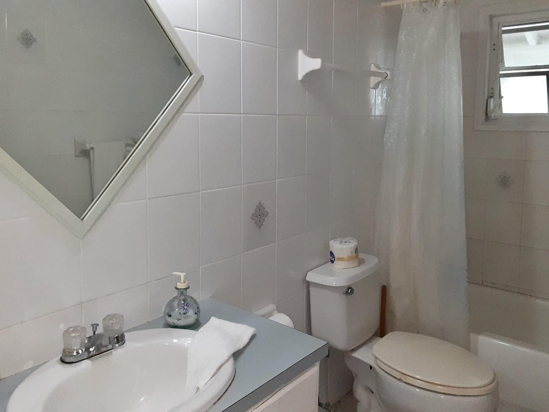 Thomas Sweeting Drive Property Photo 10