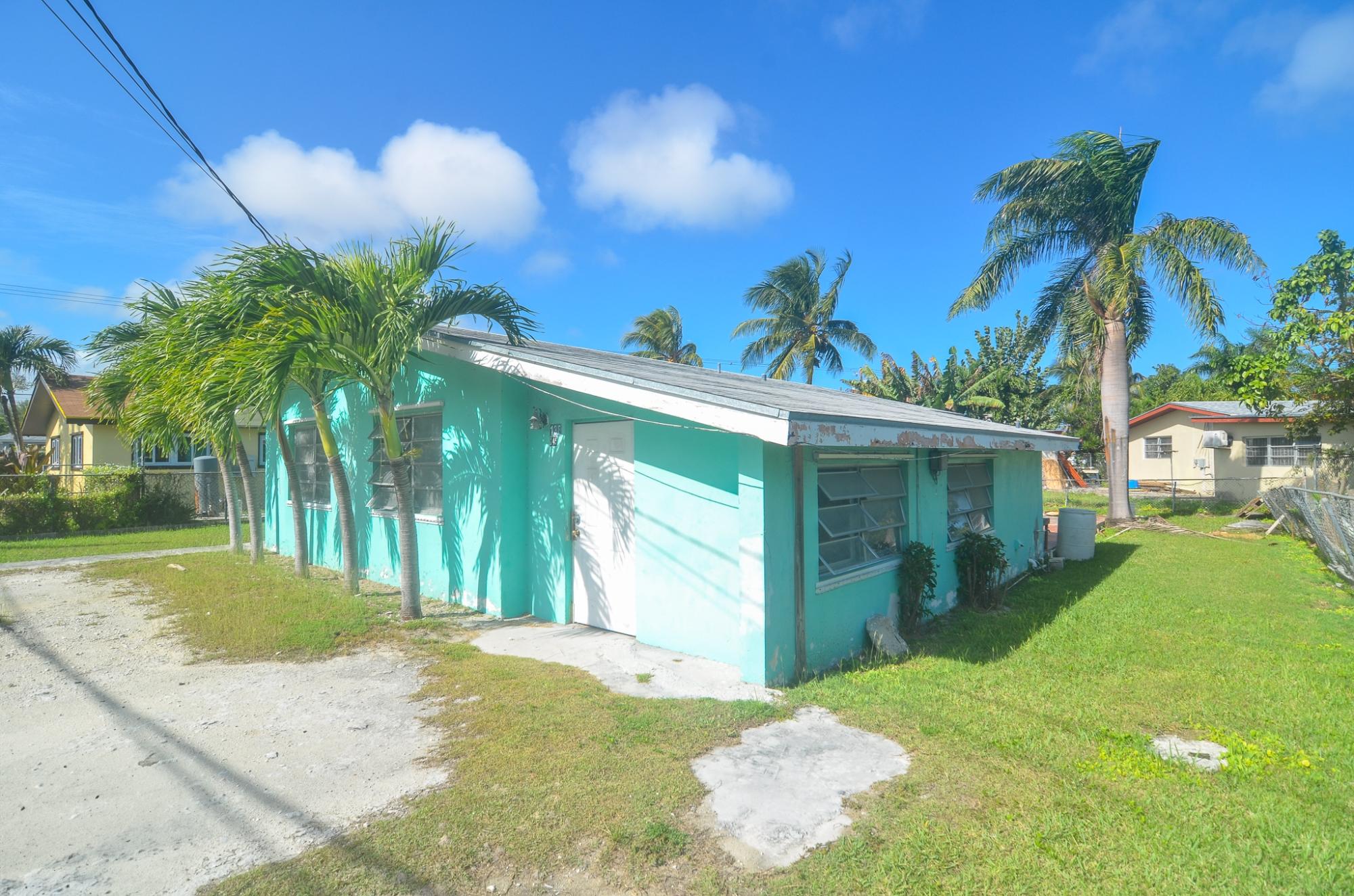 Little Hyde Park Property Photo 2