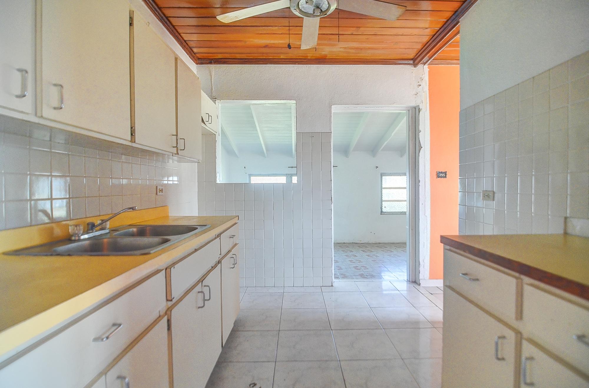 Little Hyde Park Property Photo 6