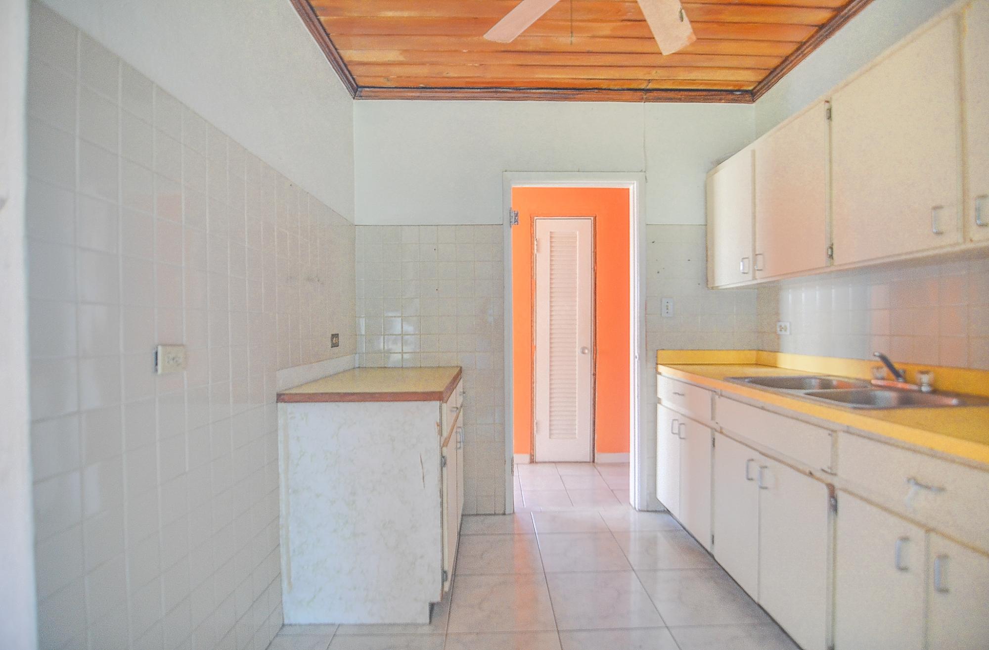 Little Hyde Park Property Photo 7