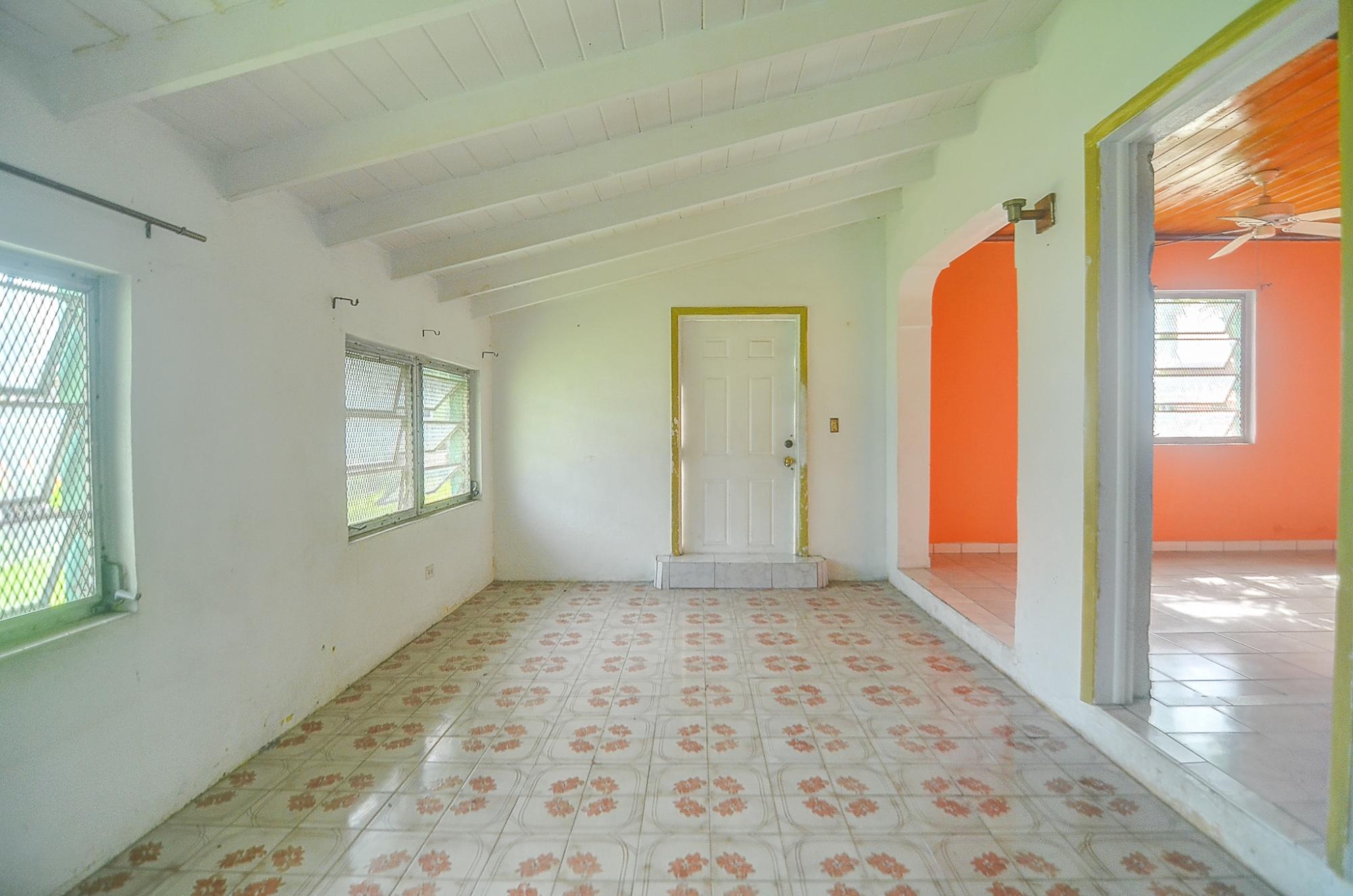 Little Hyde Park Property Photo 8