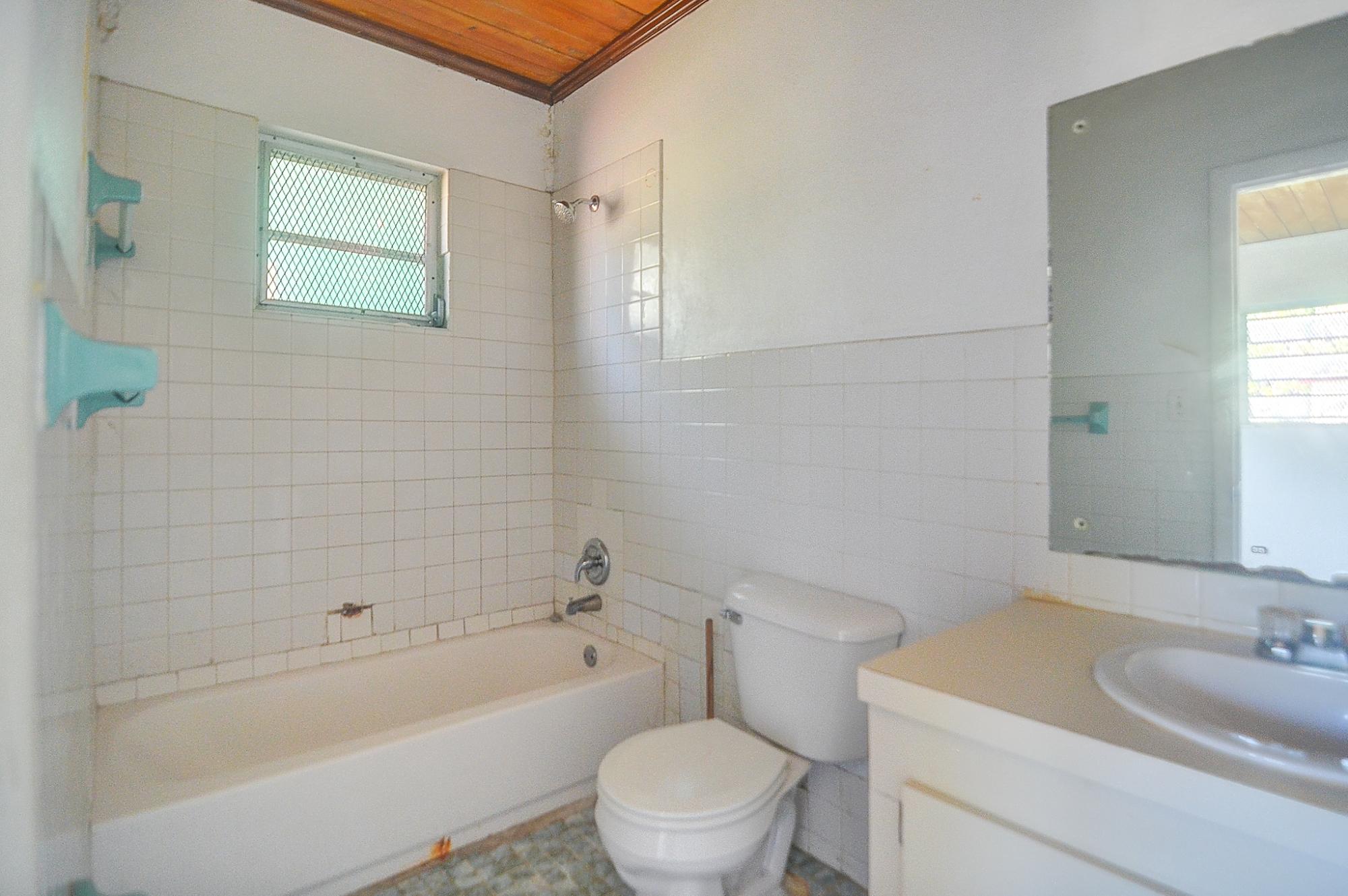 Little Hyde Park Property Photo 14