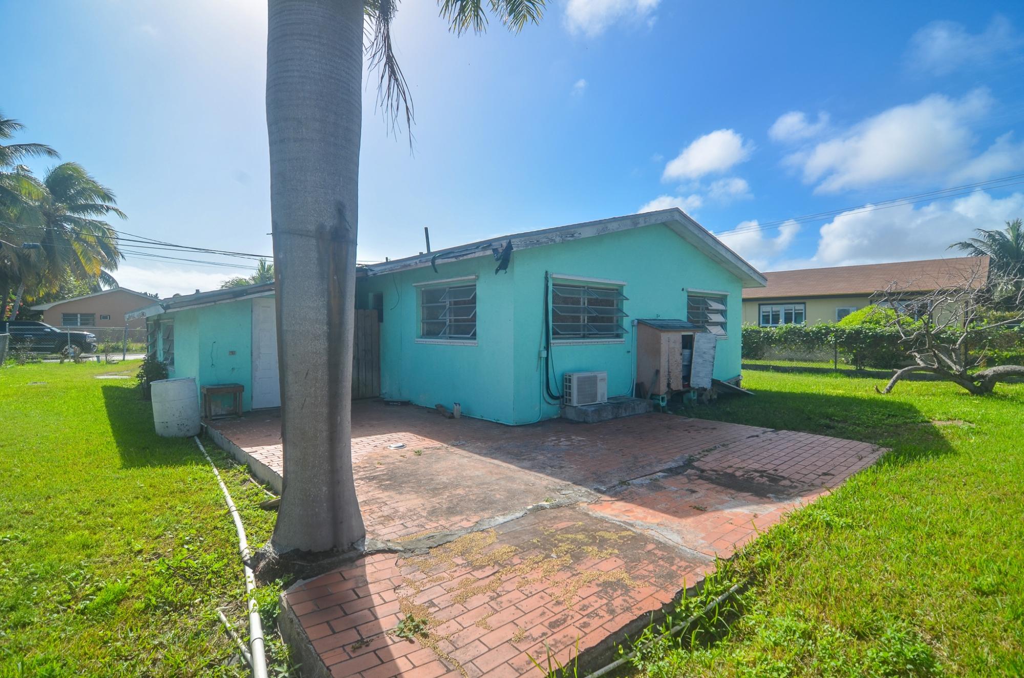 Little Hyde Park Property Photo 16