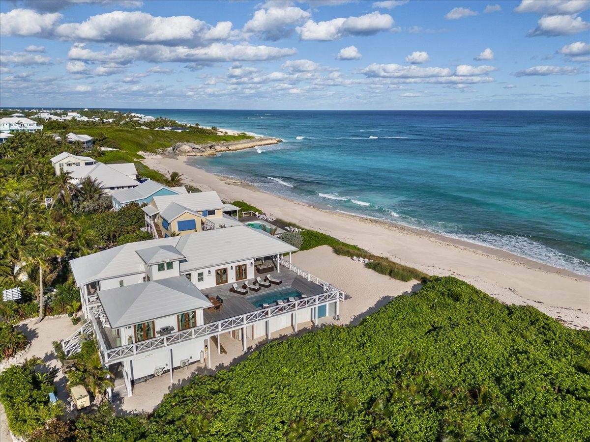 Luxury Ocean Villa Property Photo 3