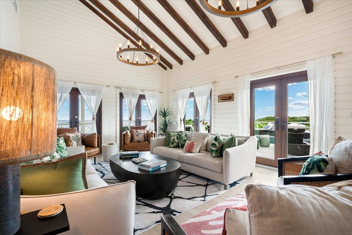 Luxury Ocean Villa Property Photo 11