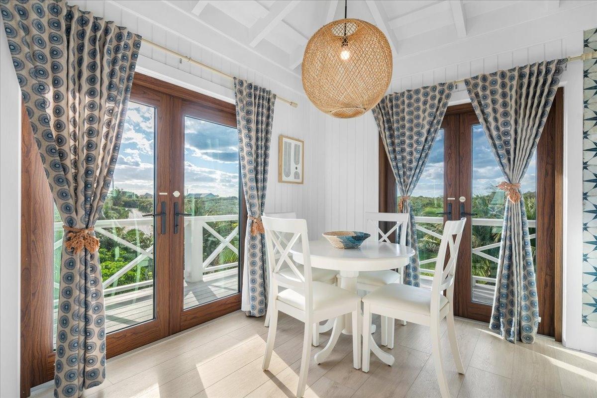 Luxury Ocean Villa Property Photo 17