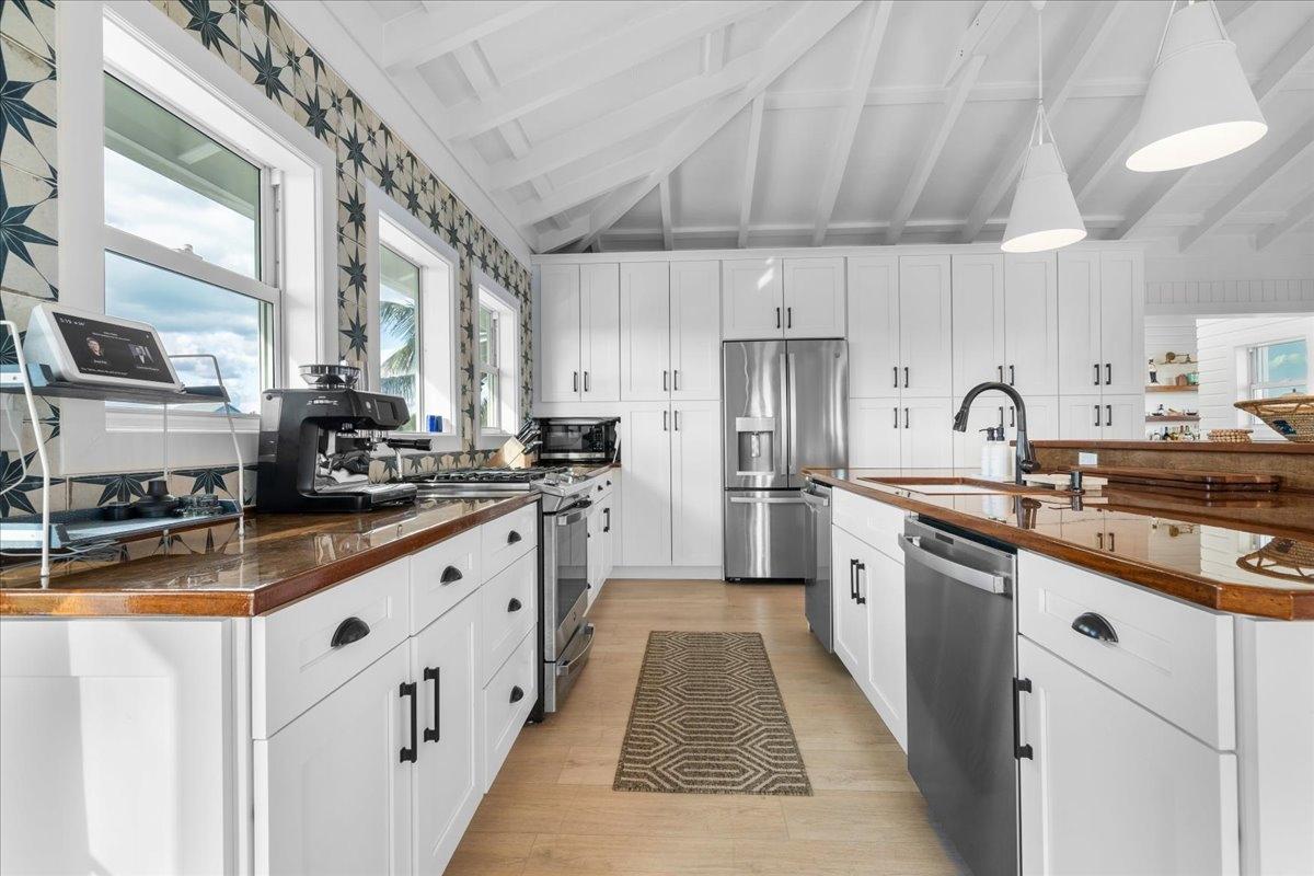 Luxury Ocean Villa Property Photo 18