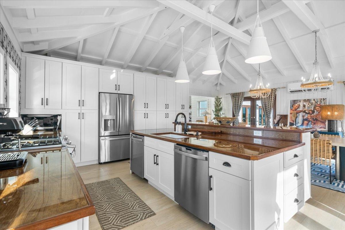 Luxury Ocean Villa Property Photo 19