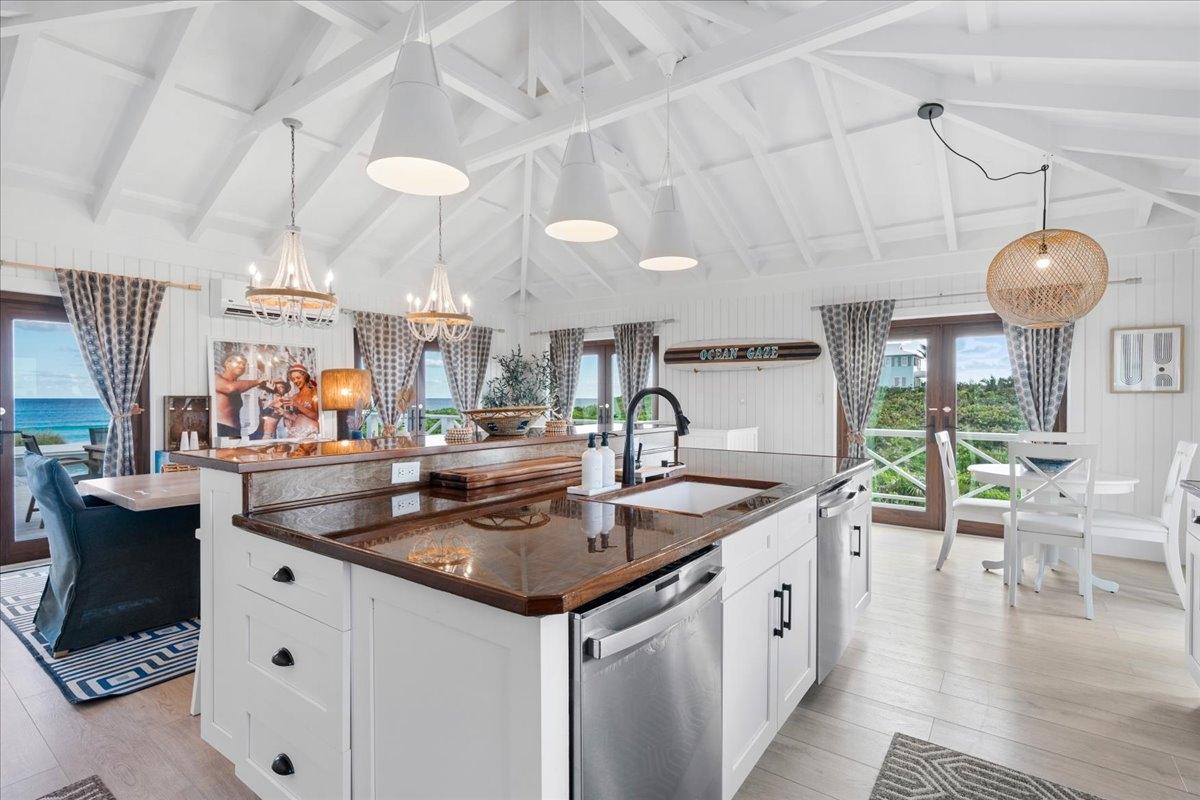 Luxury Ocean Villa Property Photo 20