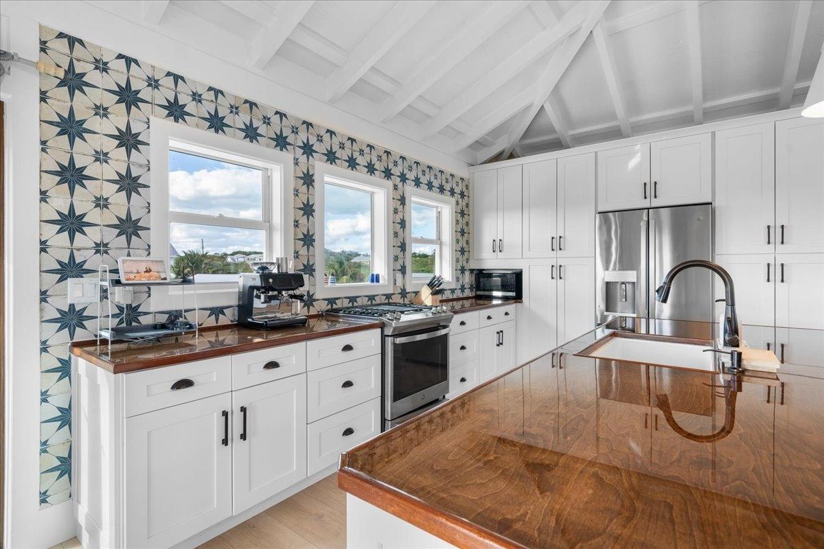 Luxury Ocean Villa Property Photo 21
