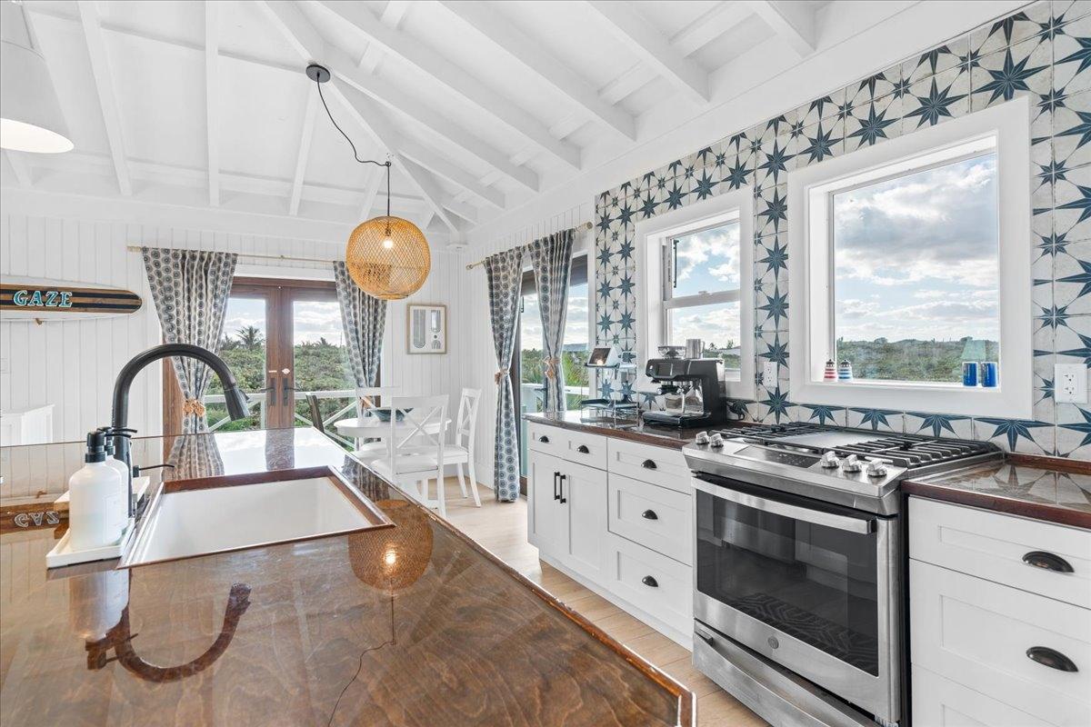 Luxury Ocean Villa Property Photo 22