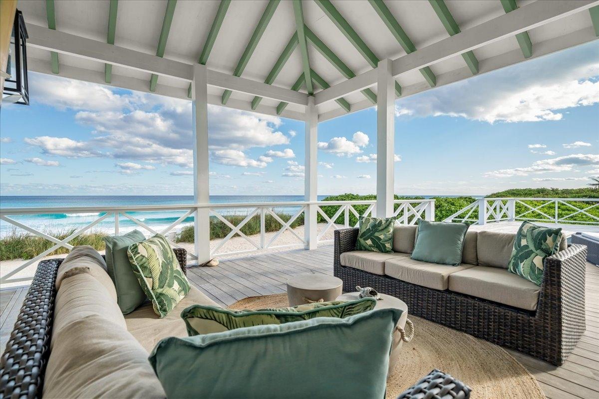 Luxury Ocean Villa Property Photo 25