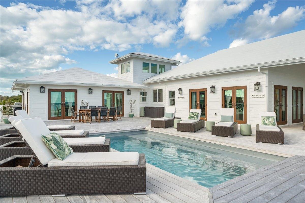 Luxury Ocean Villa Property Photo 26