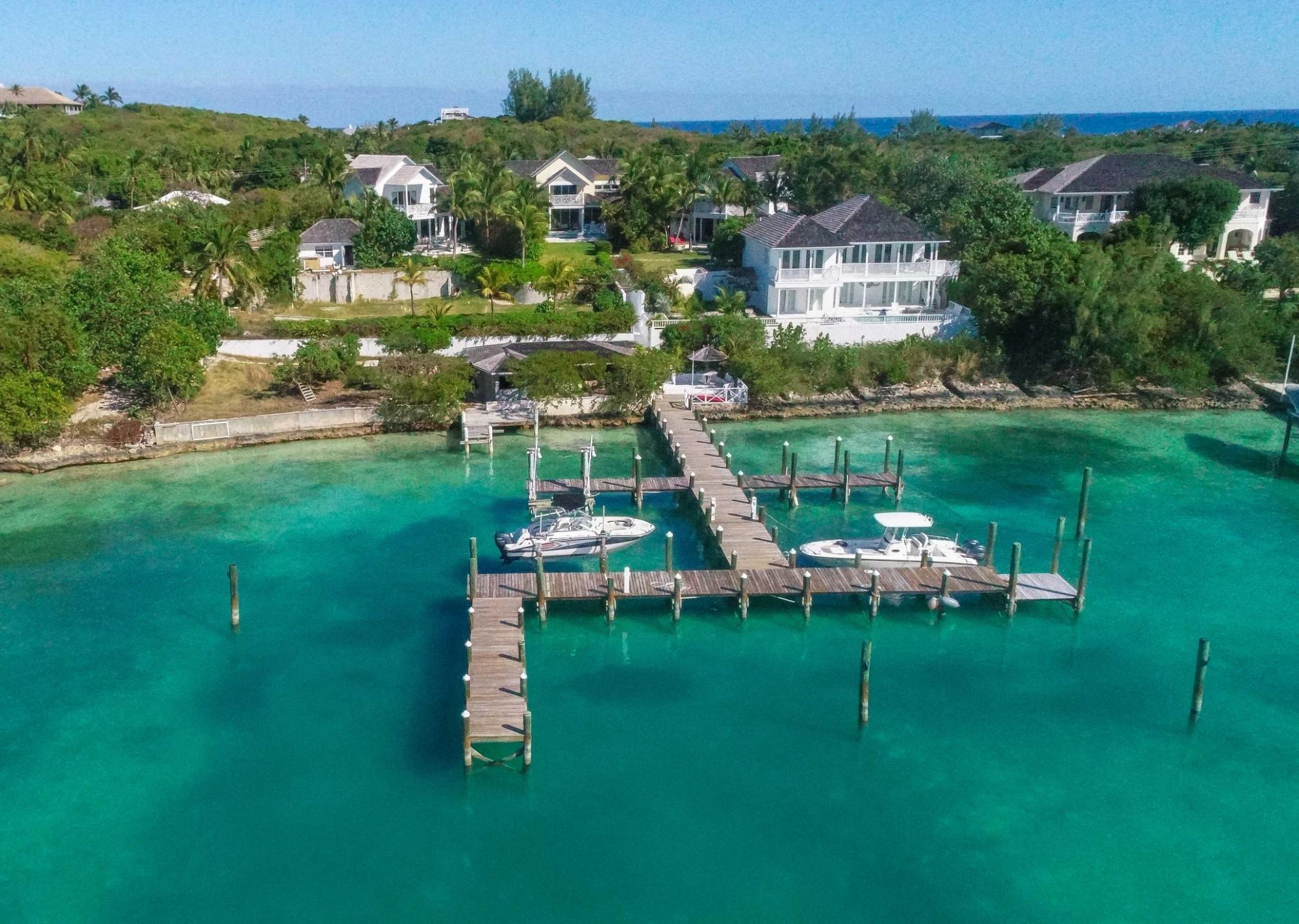 5-bedroom Home With Dock Property Photo