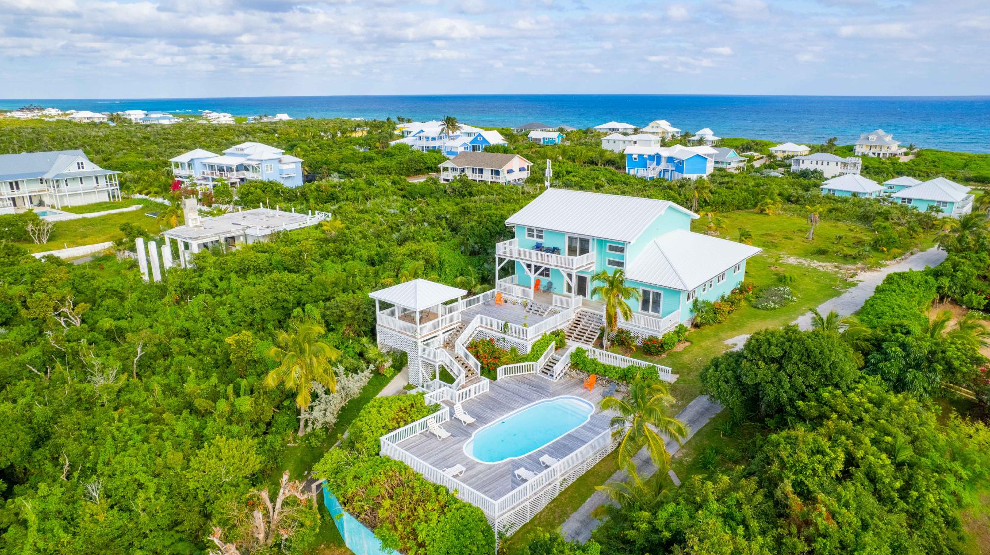 Crystal Waters & Villas Property Photo