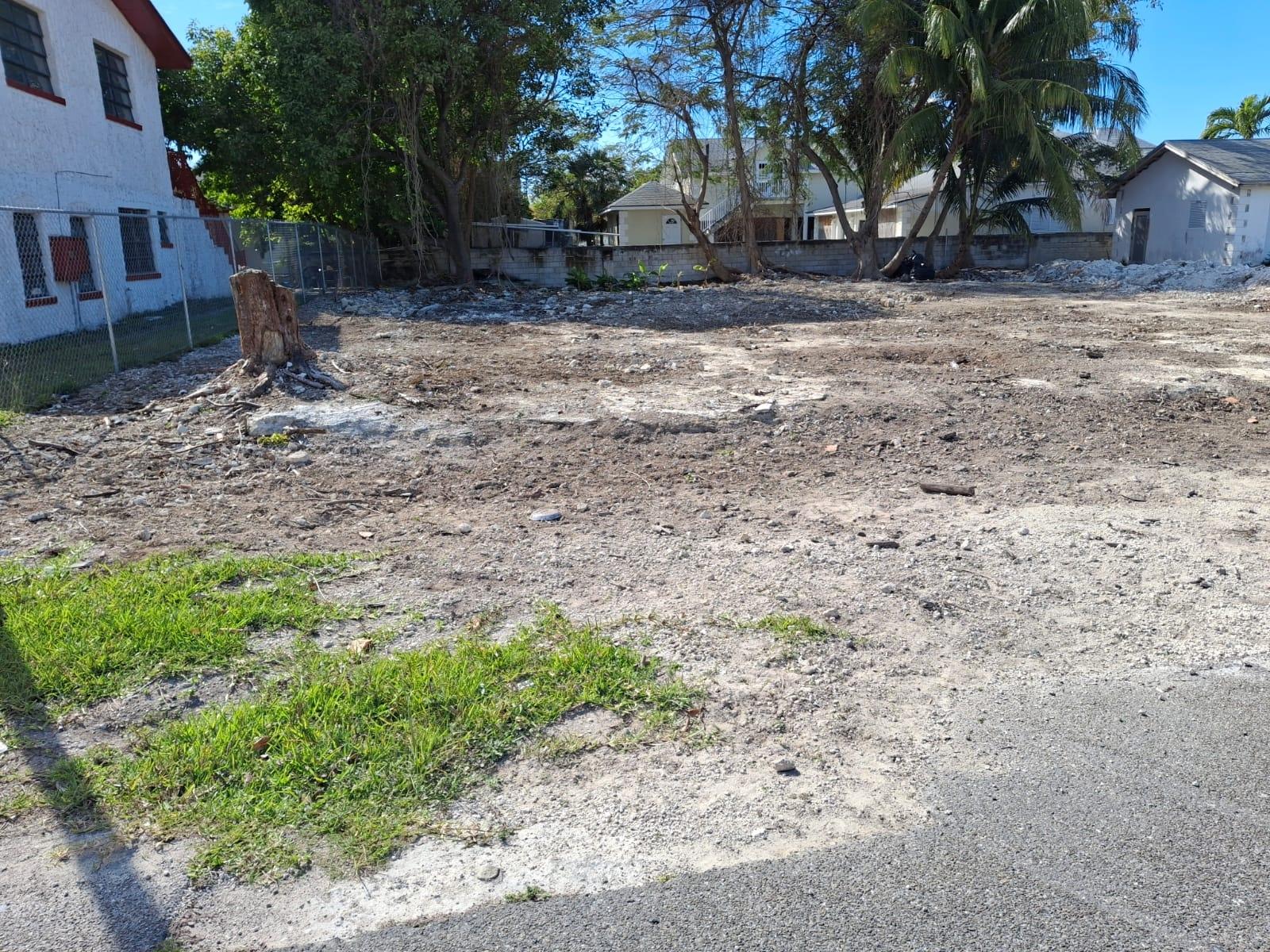 Yamacraw Vacant Lot! Property Photo