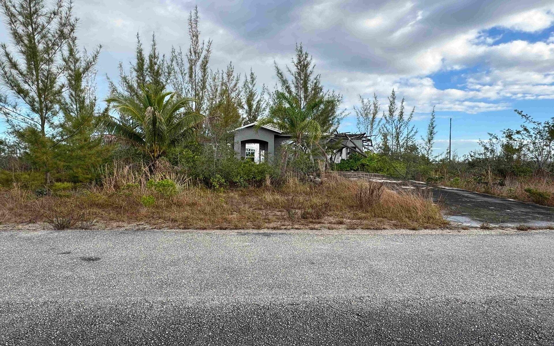 Fixer Upper Suffolk Subd Property Photo 1
