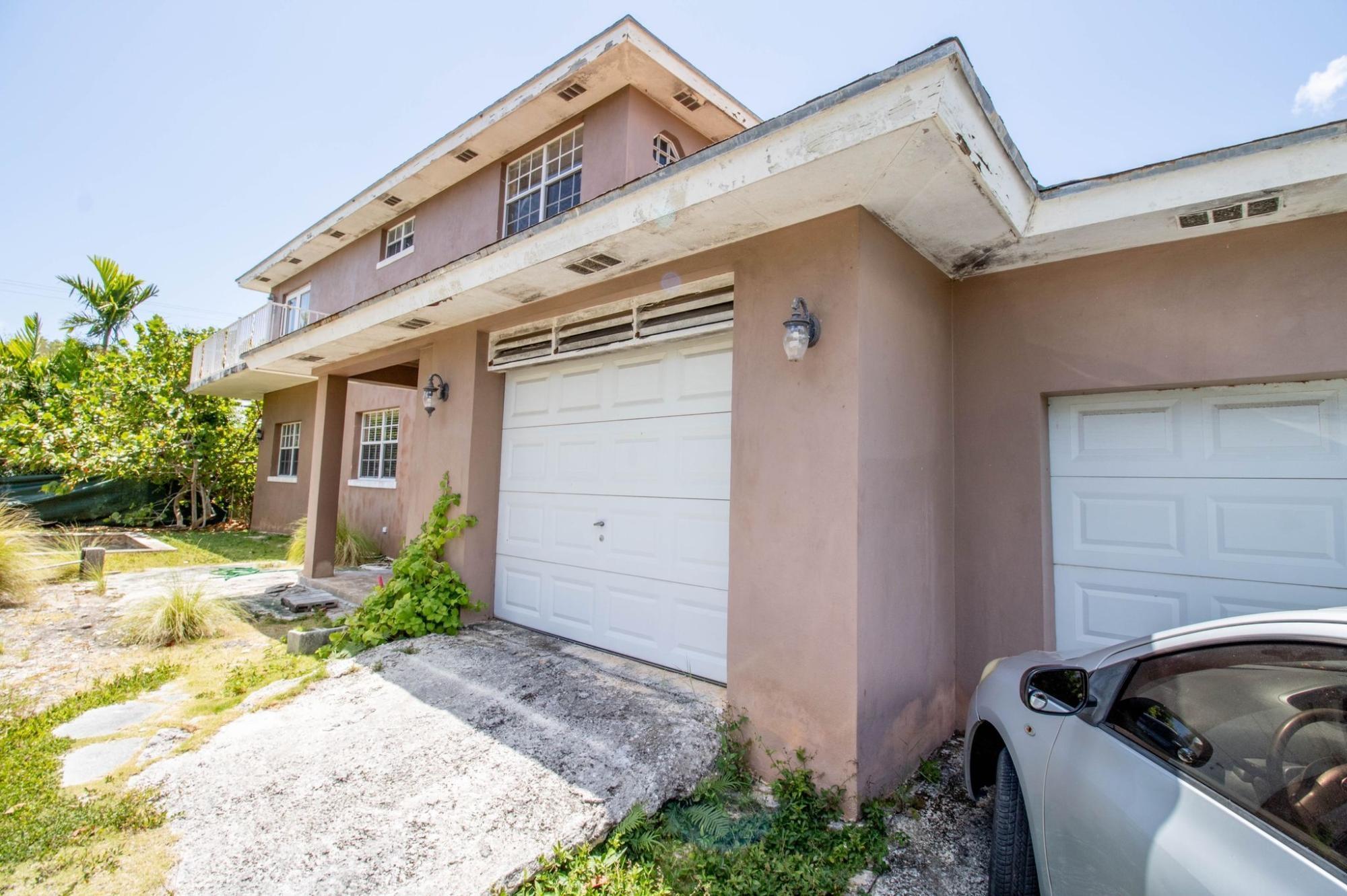 Deals Heights 17 Property Photo 1