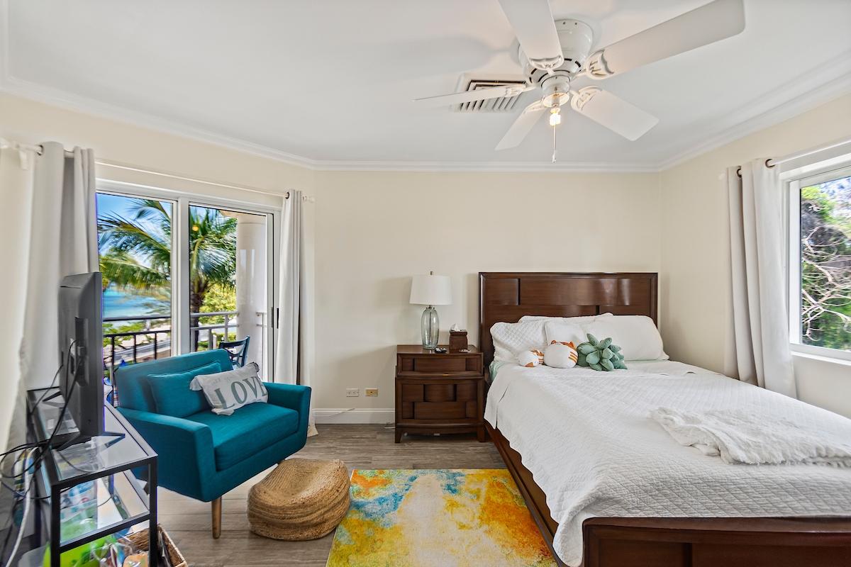 10d West Bay Streeet Property Photo 1