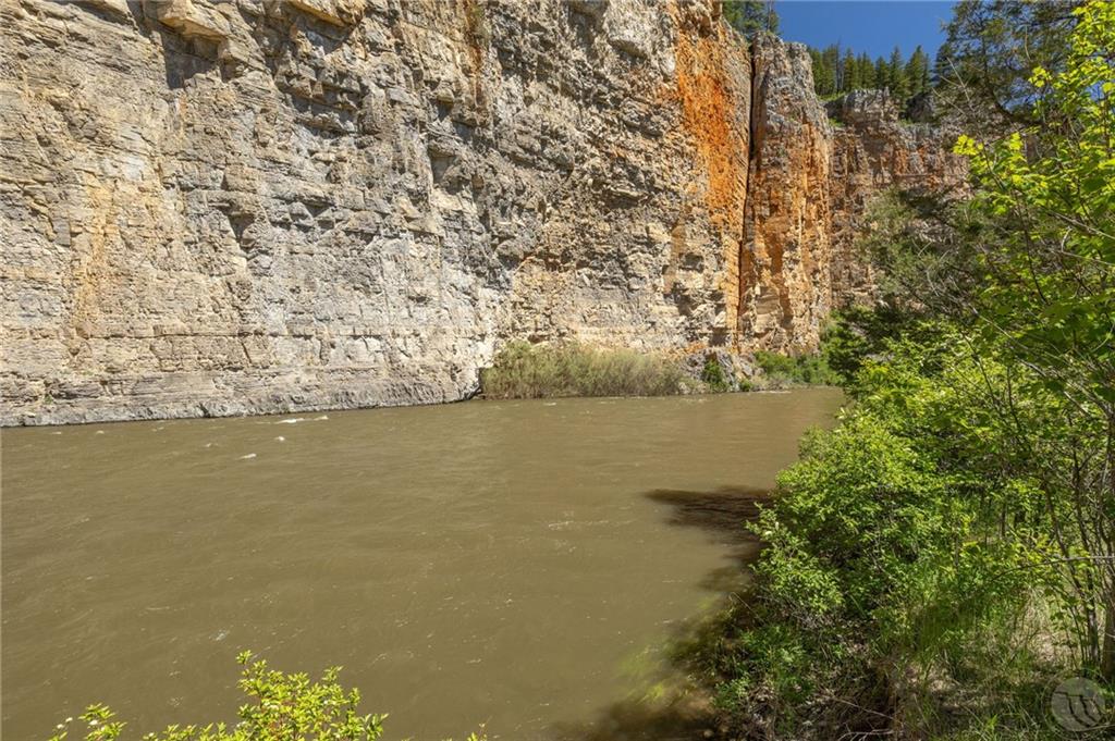 Nsn Two Creeks Road Property Photo 13