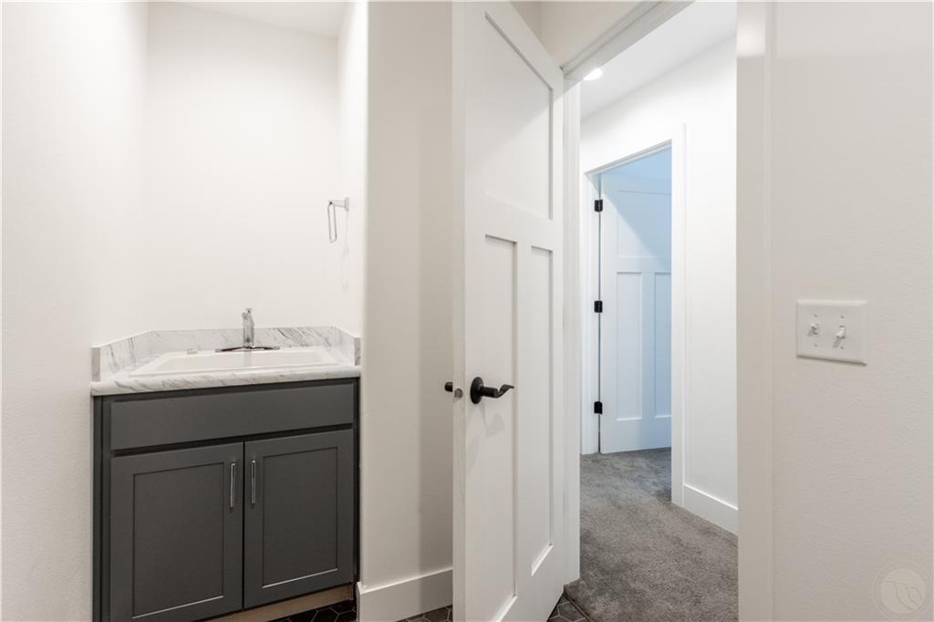 3021 Forbes Boulevard Property Photo 17