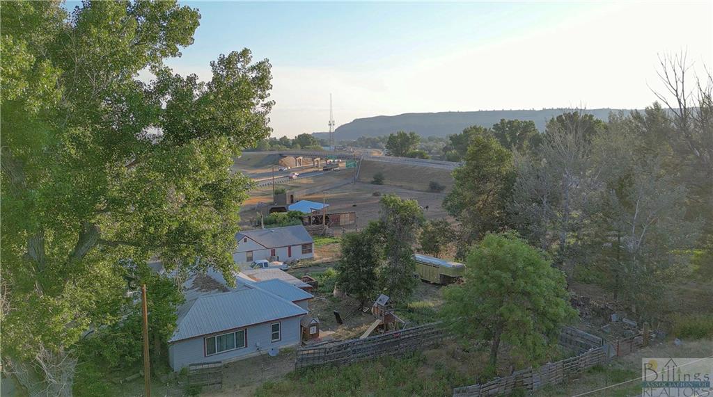 1037 Riverside Drive Property Photo 11