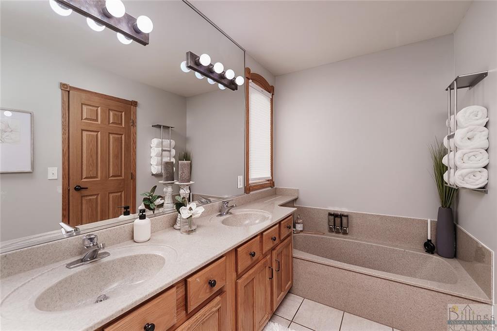 1909 Country Manor Blvd. Property Photo 15