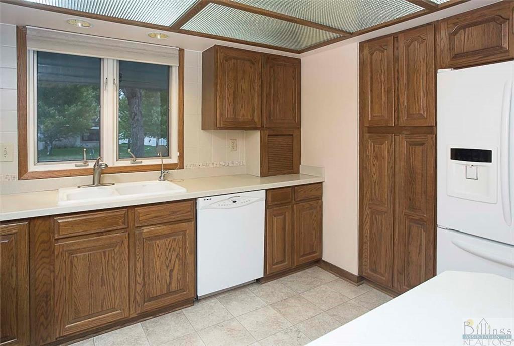 2010 Plaza Drive Property Photo 8