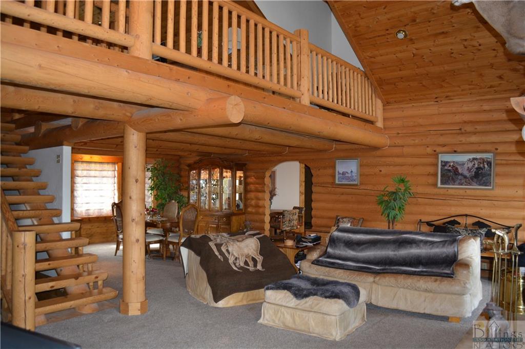 3034 E J Road Property Photo 6