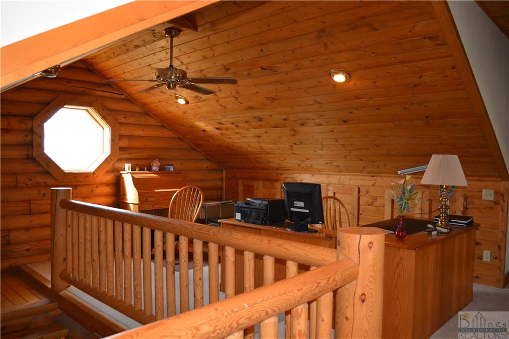 3034 E J Road Property Photo 15