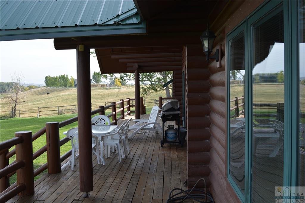 3034 E J Road Property Photo 18