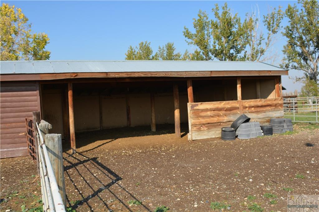 3034 E J Road Property Photo 36