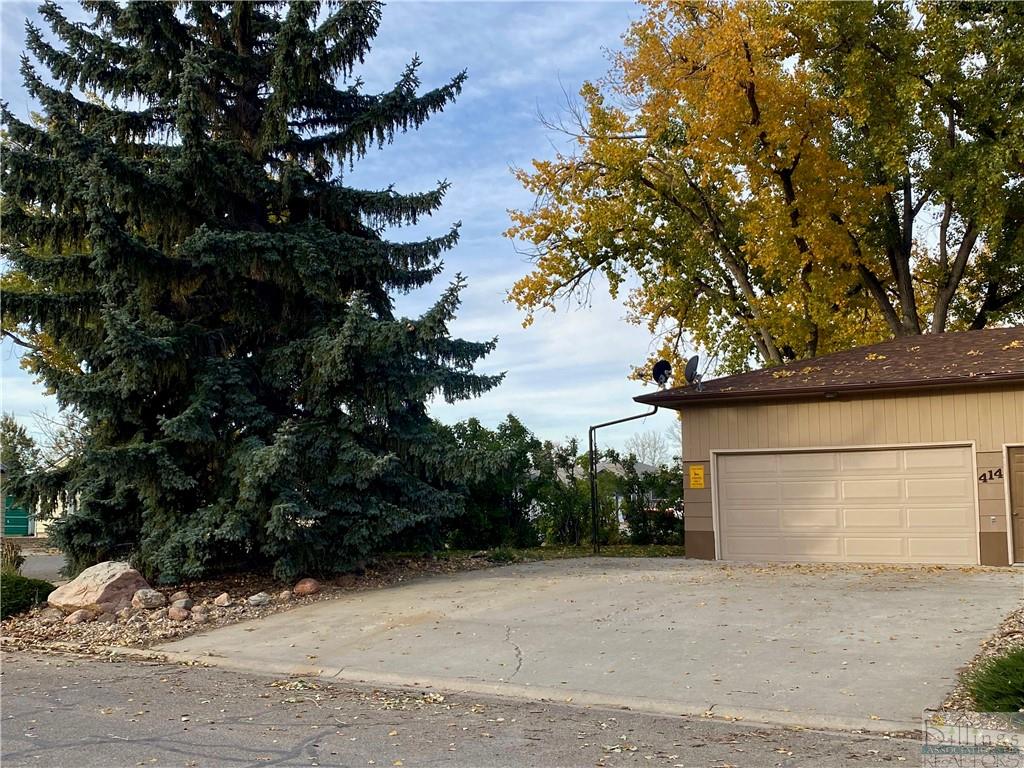 414 2nd Property Photo 3