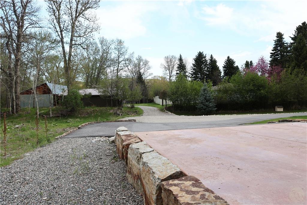 229 W School Street Property Photo 26