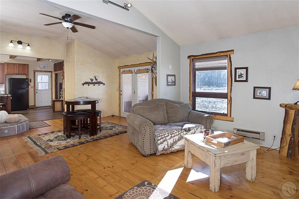 47 Powder River Lane Property Photo 5