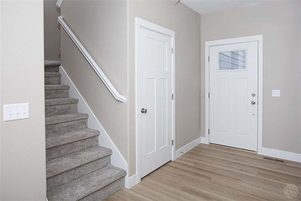 819 Ninebark St Property Photo 4